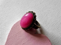 Bronze Ring mit 13x18 mm Jade Cabochon in der Farbe pinkrosa